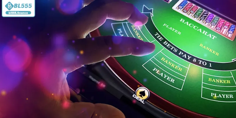 Người chơi theo dõi bảng lịch sử baccarat